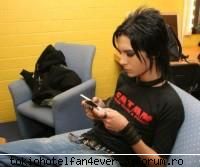 :nebun:  :nebun: oare ce face?oare citejte un sms? :nebun:  :nebun: poze.....